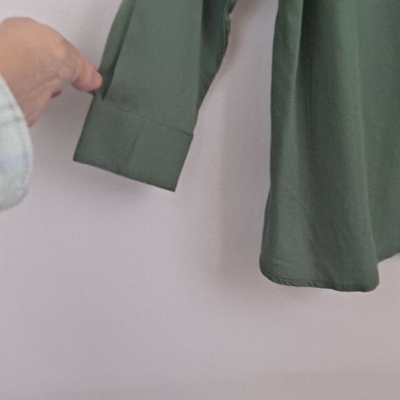 Ladies button front Blouse NWT - Picture 6 of 12